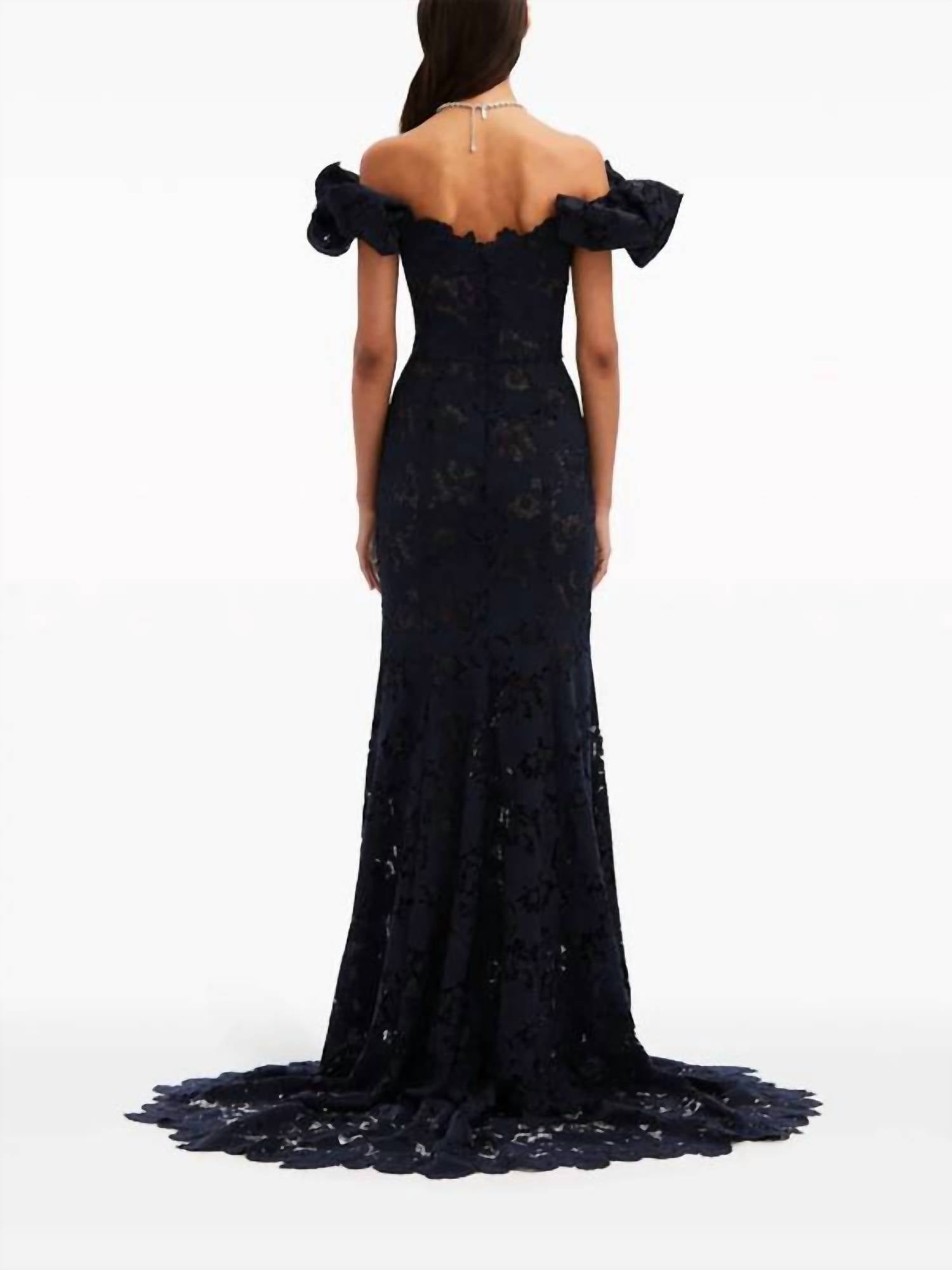 Oscar De La Renta - Off The Shoulder Guipure Lace Gown With Train