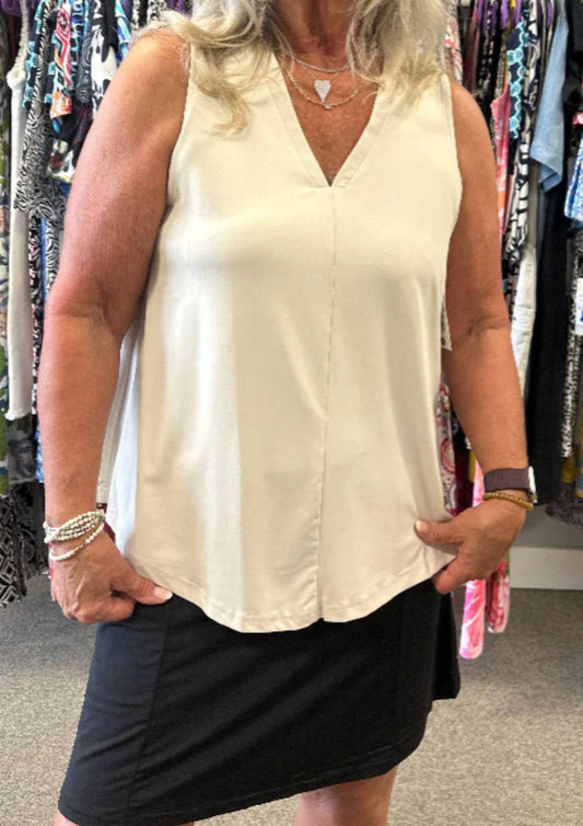 Lulu-B - Sleeveless V-neck Top