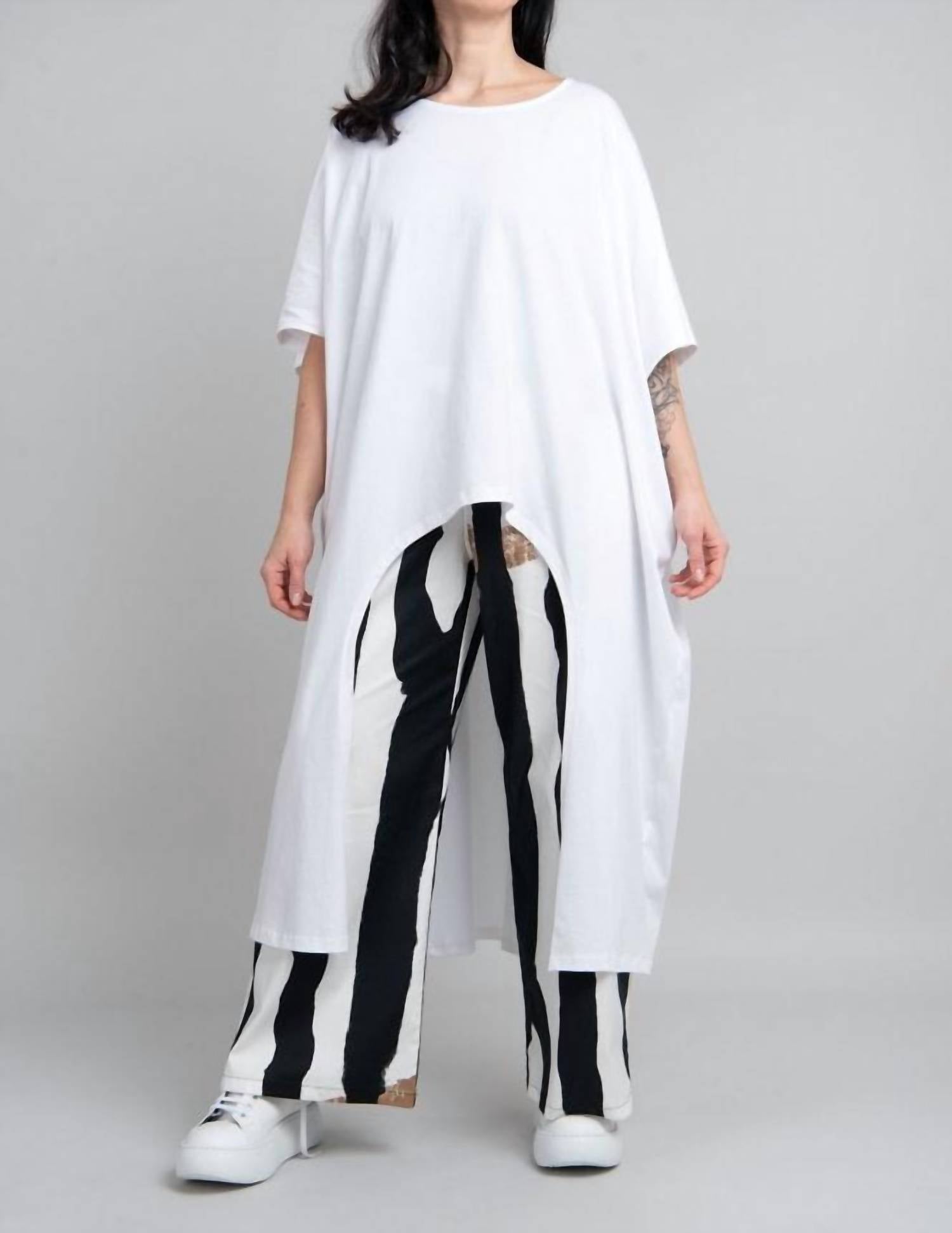 Alembika - Urban Warsaw Cutout Tunic Top