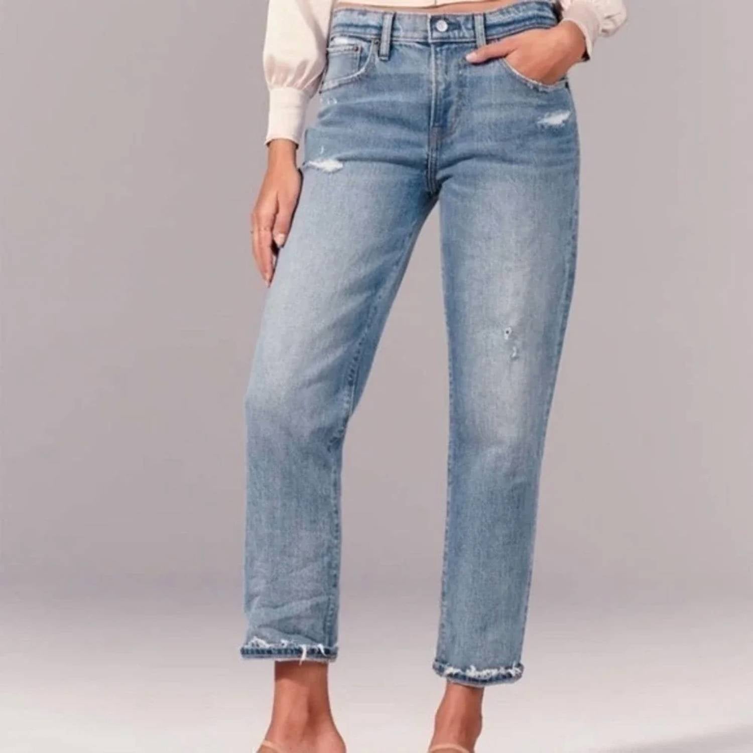 Abercrombie & Fitch - Mid Rise Boyfriend Jeans