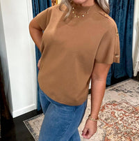 ee:some Short sleeve sweater in brown - women's sweater - detail view