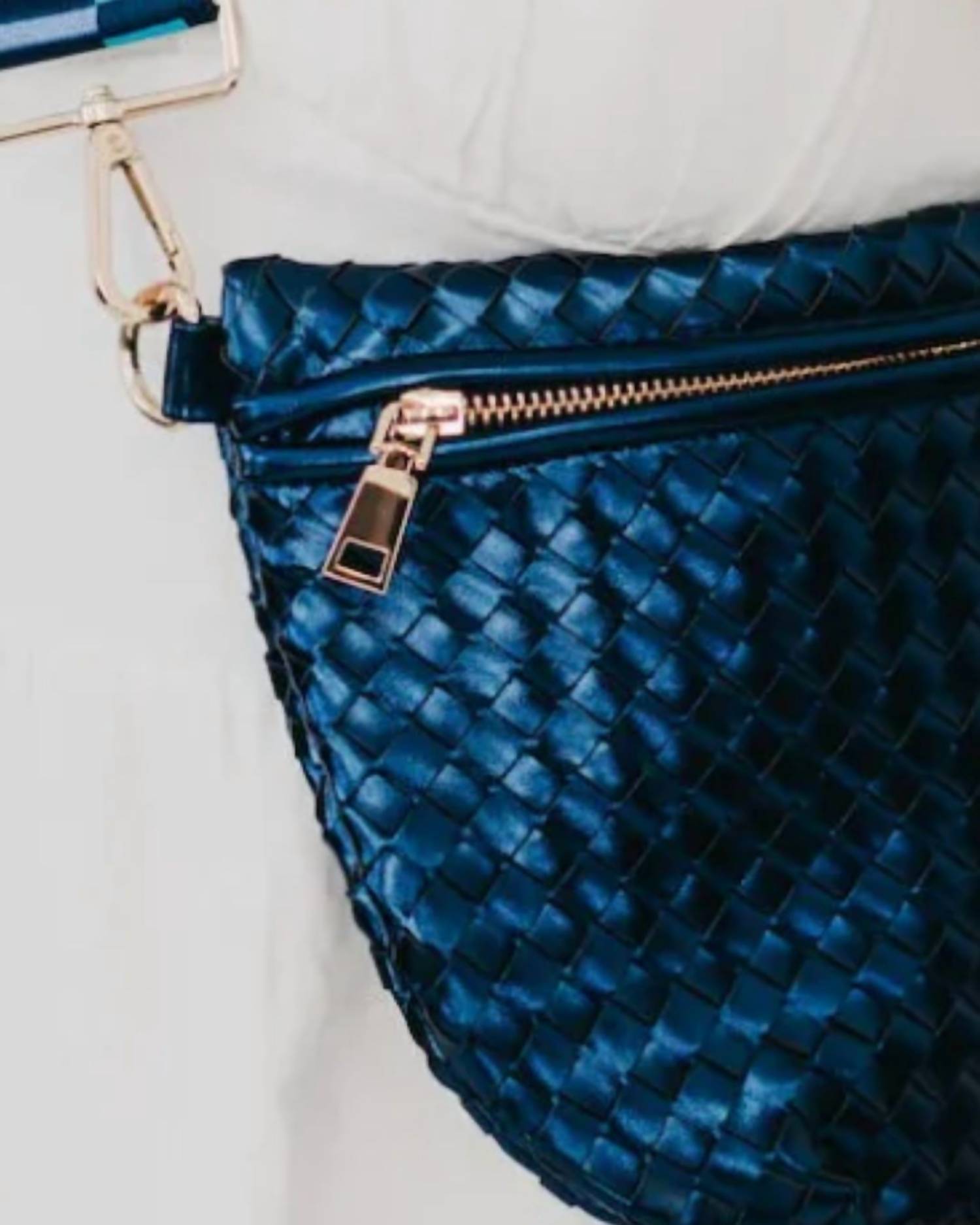 Pretty Simple - Women's Westlyn Woven Sling Crossbody Bag