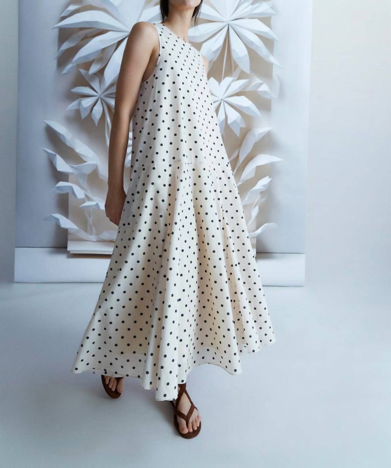 Psophia - Empire Waist Sleeveless Dress