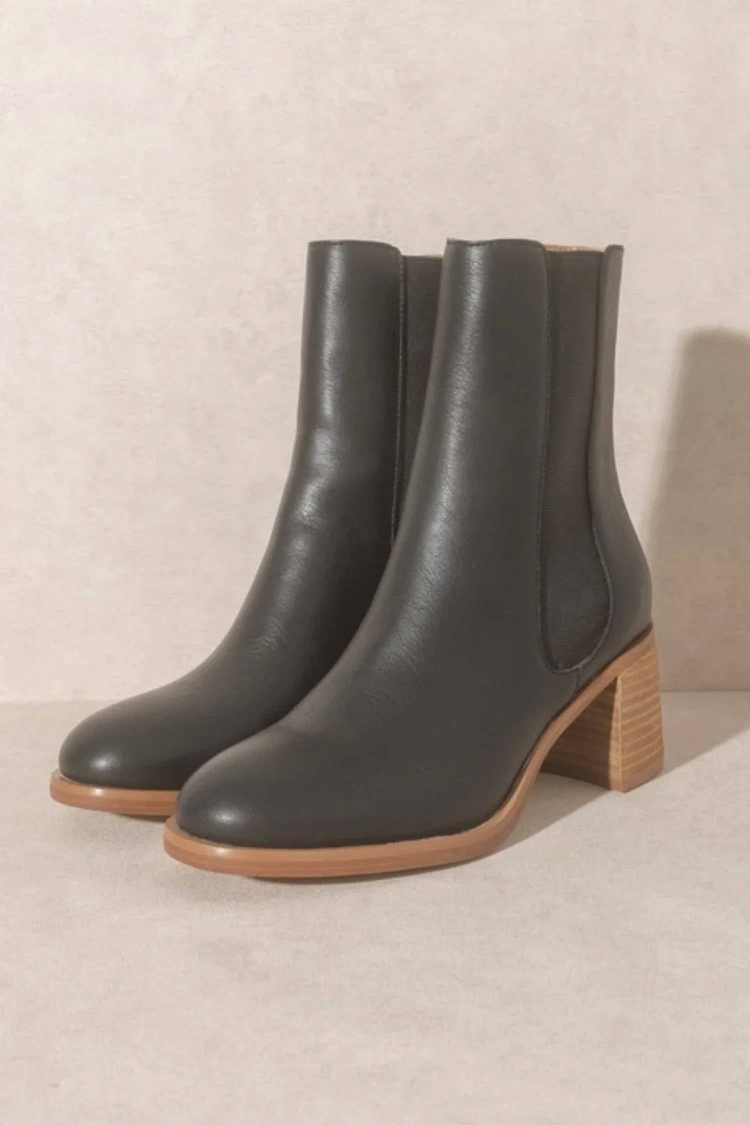 Oasis Society - Women's Cora Leather Bootie