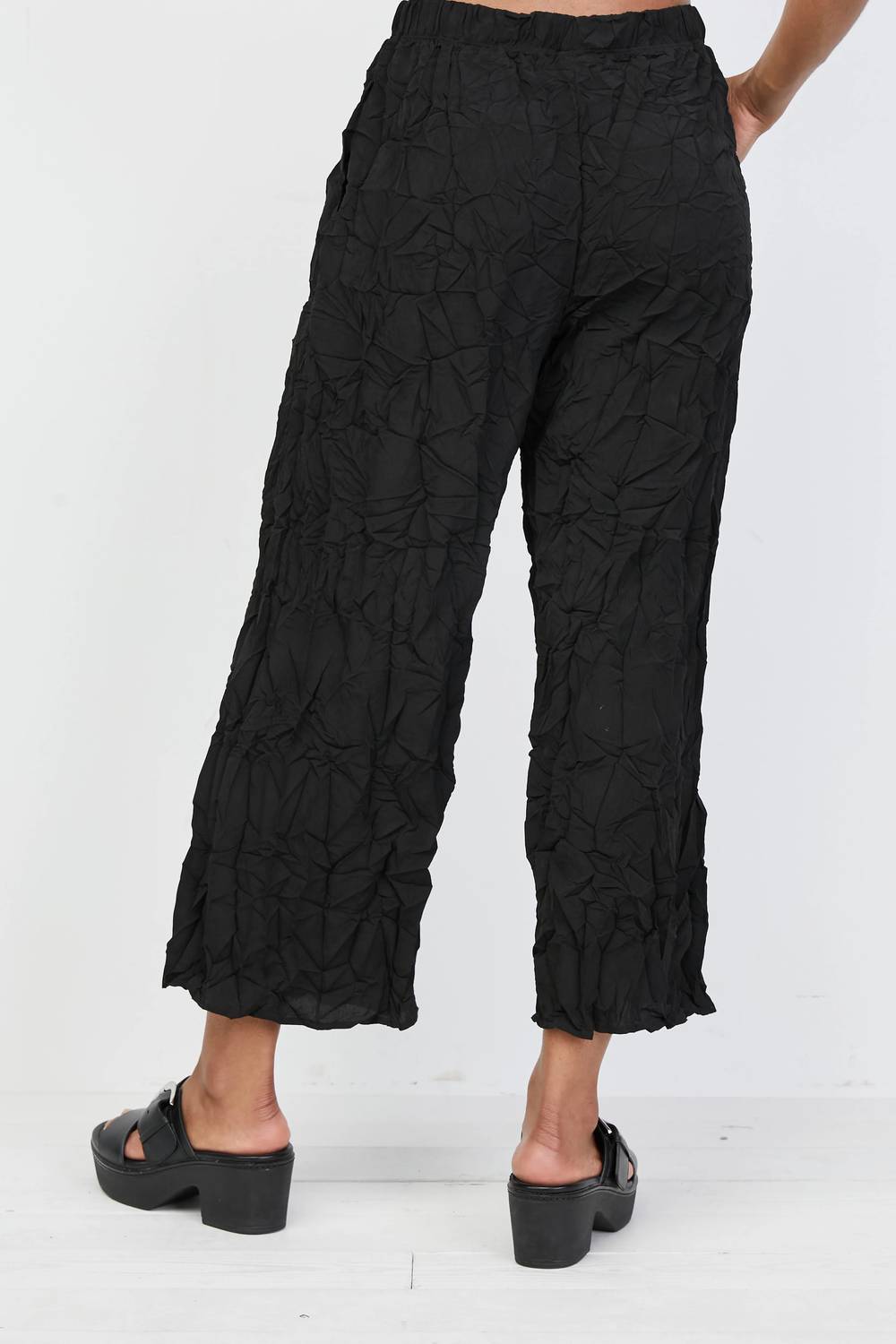 Liv By Habitat - Cropped Crinkle Pants
