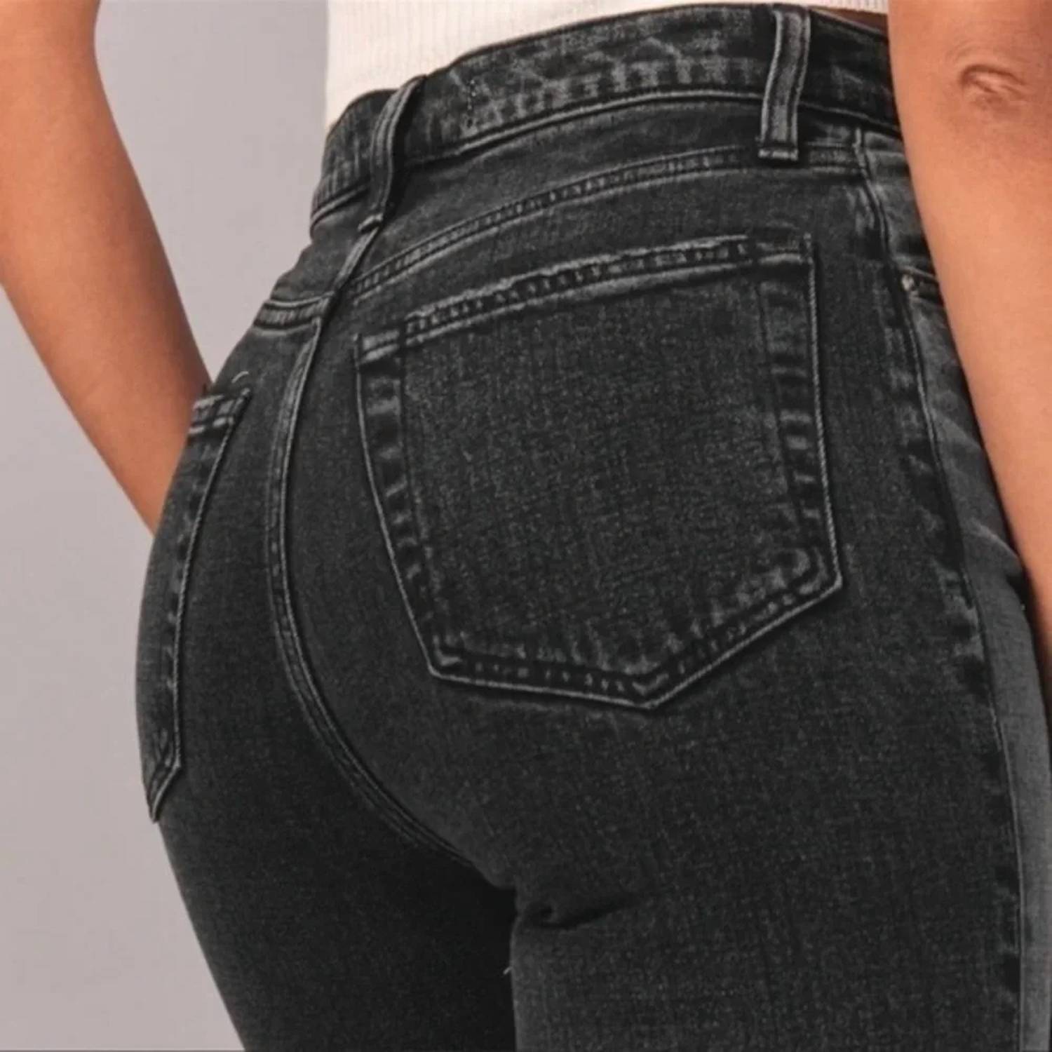 Abercrombie & Fitch - Women's Ultra High Rise Ankle Straight Jeans