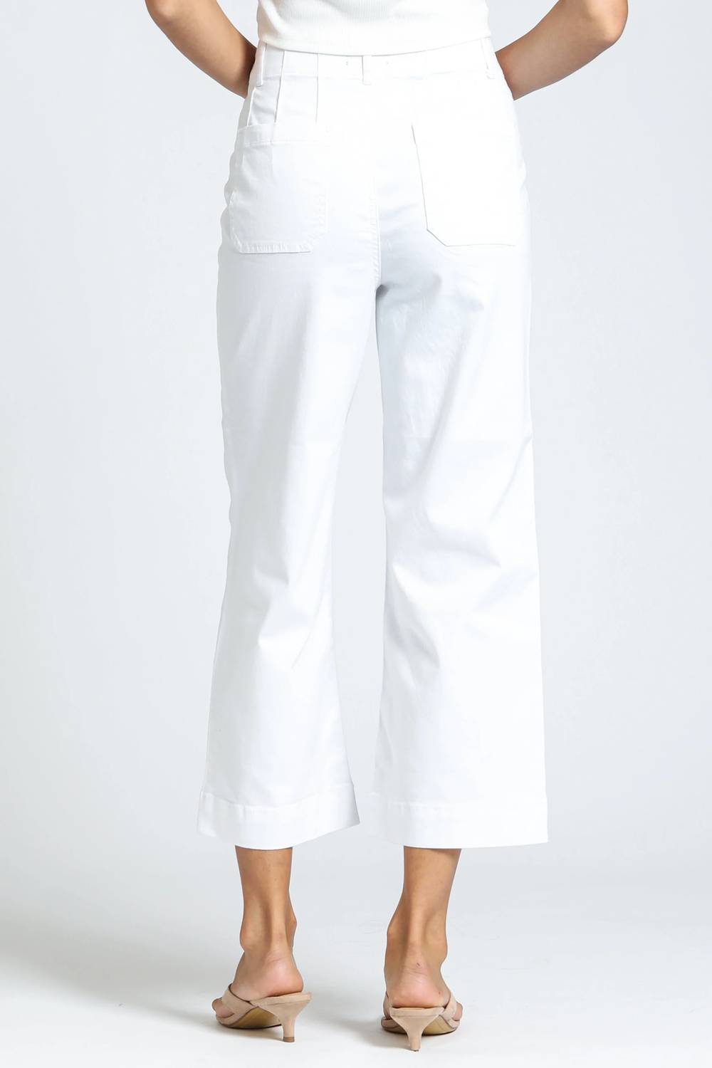 Apny - Women's Cropped Wide Leg Pant With Patch Pockets