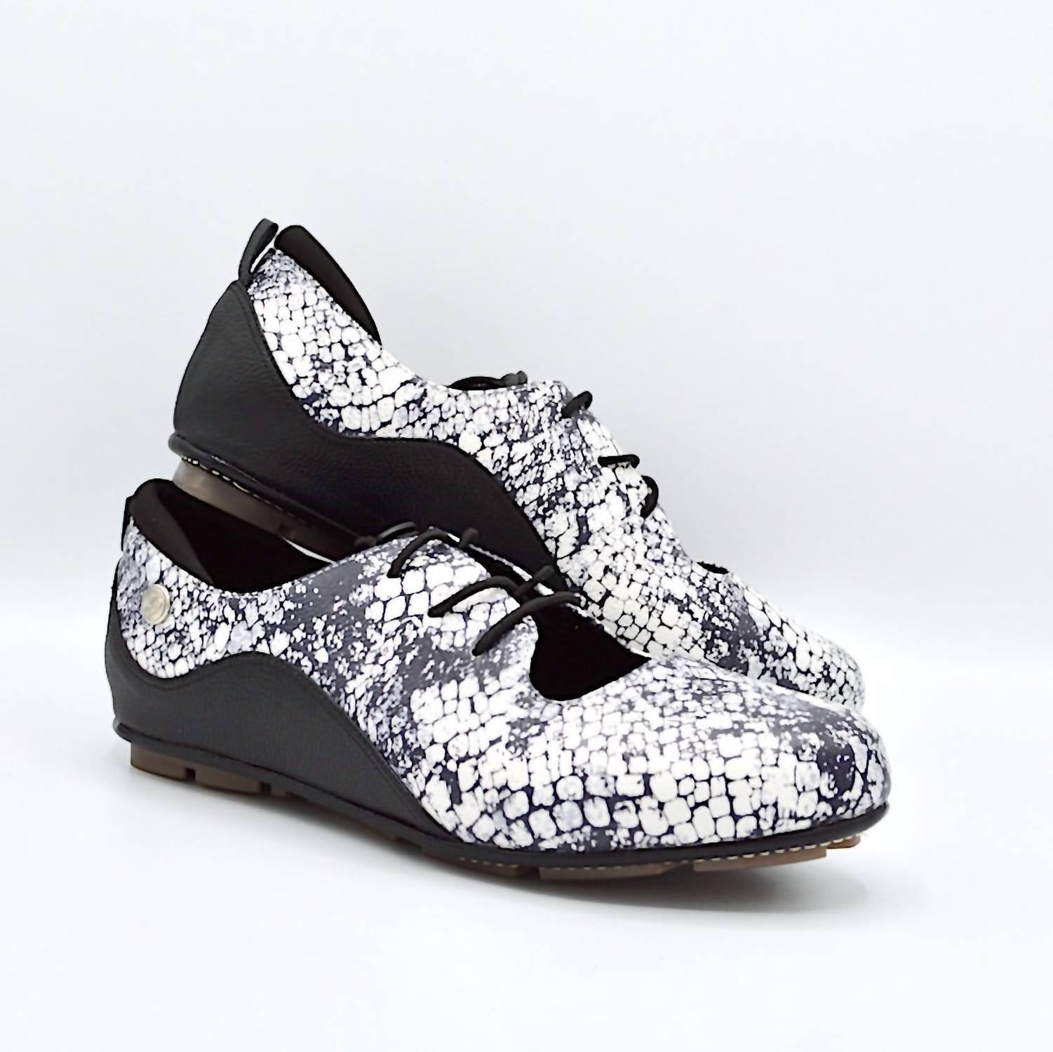 Chelsea Jones - Women's Vibe Slip-on Flat Shoes
