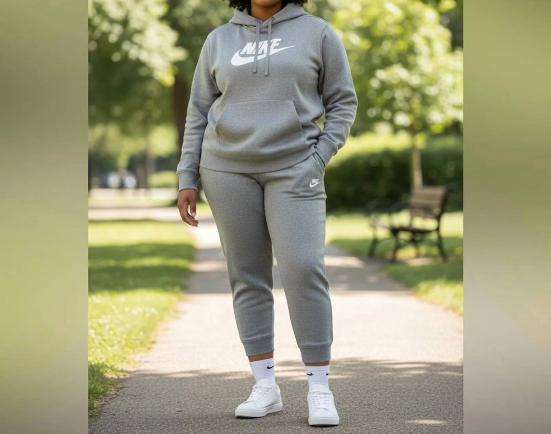Nike - Women's Long Sleeves Pull-On Hoodie