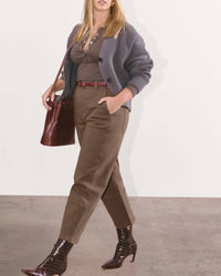 Everlane Women's The Utility Relaxed Barrel Organic Cotton Pants in cocoa - women's pants - alternate view