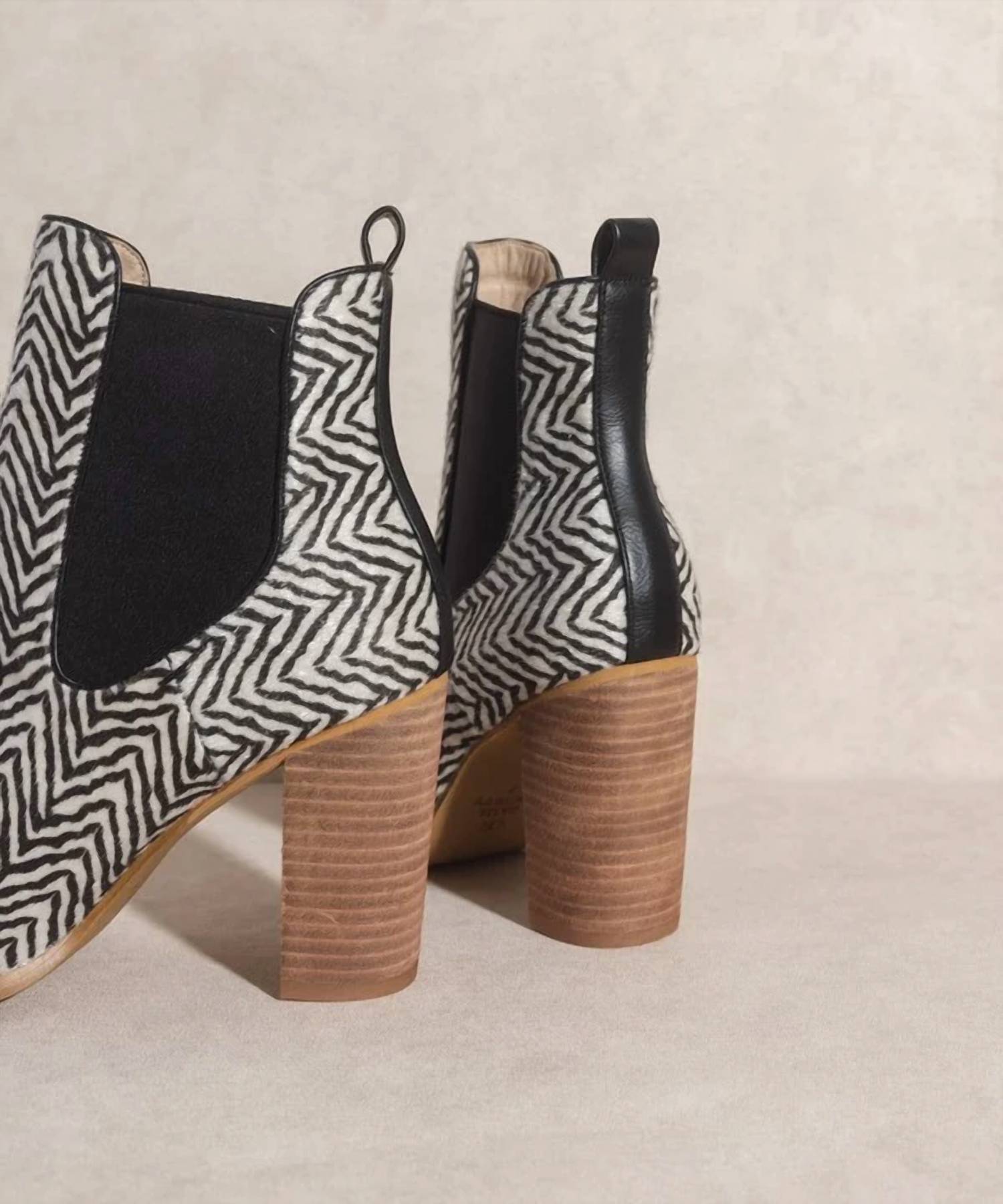 Oasis Society - Women's Esmee Chelsea Boots