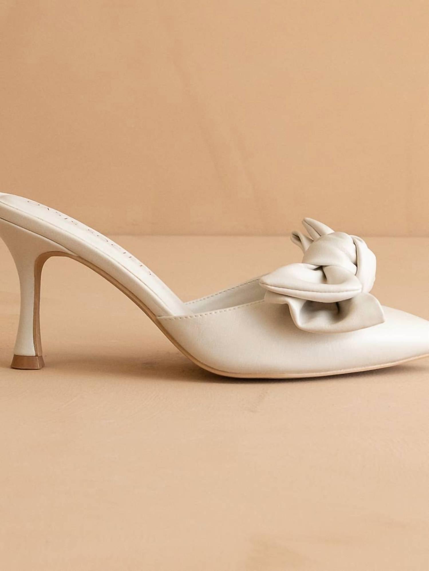 Oasis Society - Women's Jane Bow Kitten Heel