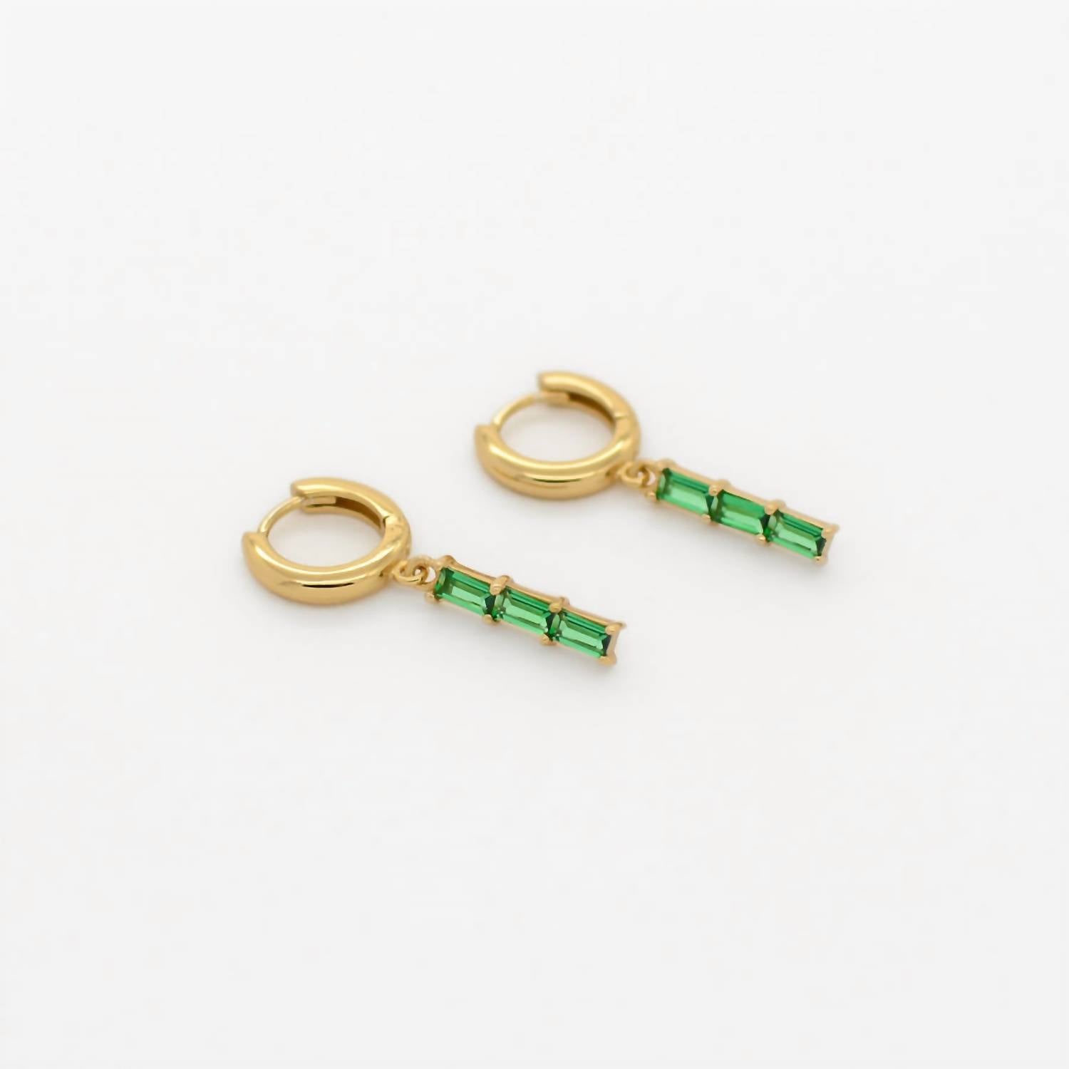 Au79 - Women's St Moritz Drop Stone Huggies With Emerald Cubic Zirconia Earrings