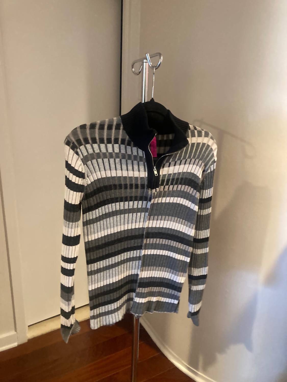 Zaket & Plover - Women's Zipped neckline sweater