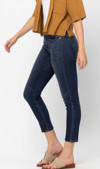 Judy Blue - Mid Rise Cropped Relaxed Denim Jeans