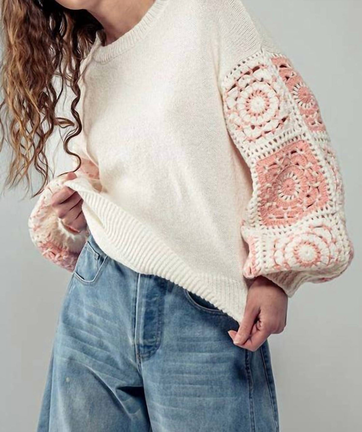 Urban Daizy - Quilt Blocked Sleeve Crewneck Sweater