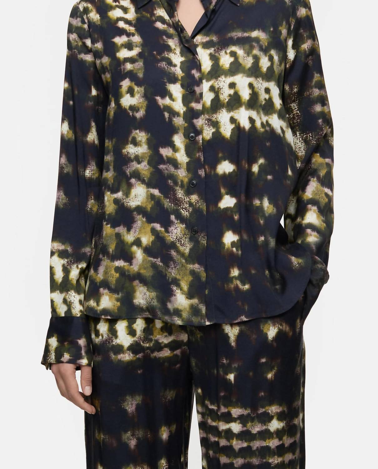 Closed - Straight Cut Button Down Top