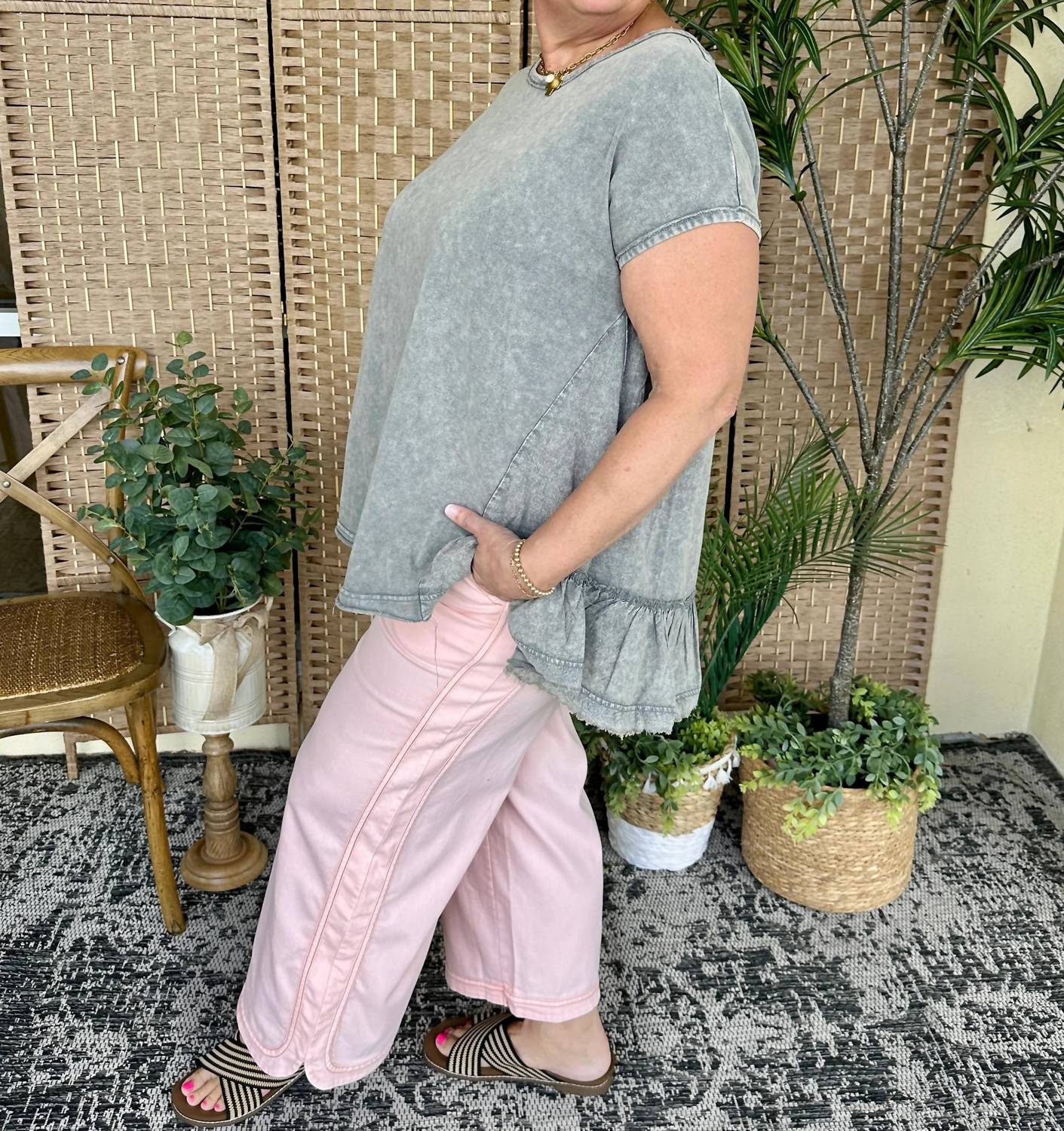 Easel - Ruffle Bottom Top