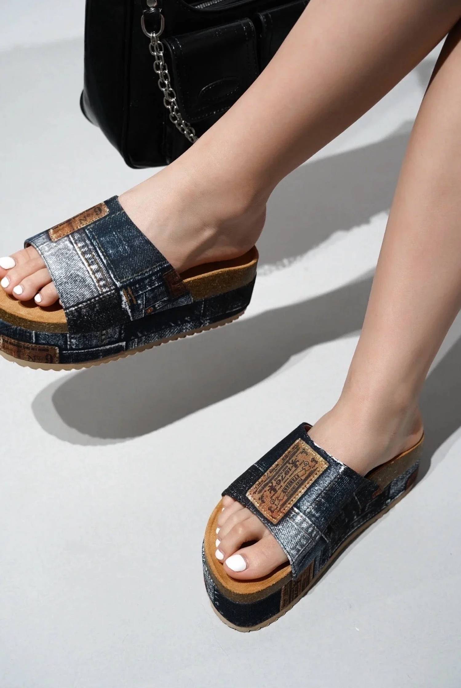 Cape Robbin - Women's Hacha Platform Slide Sandal