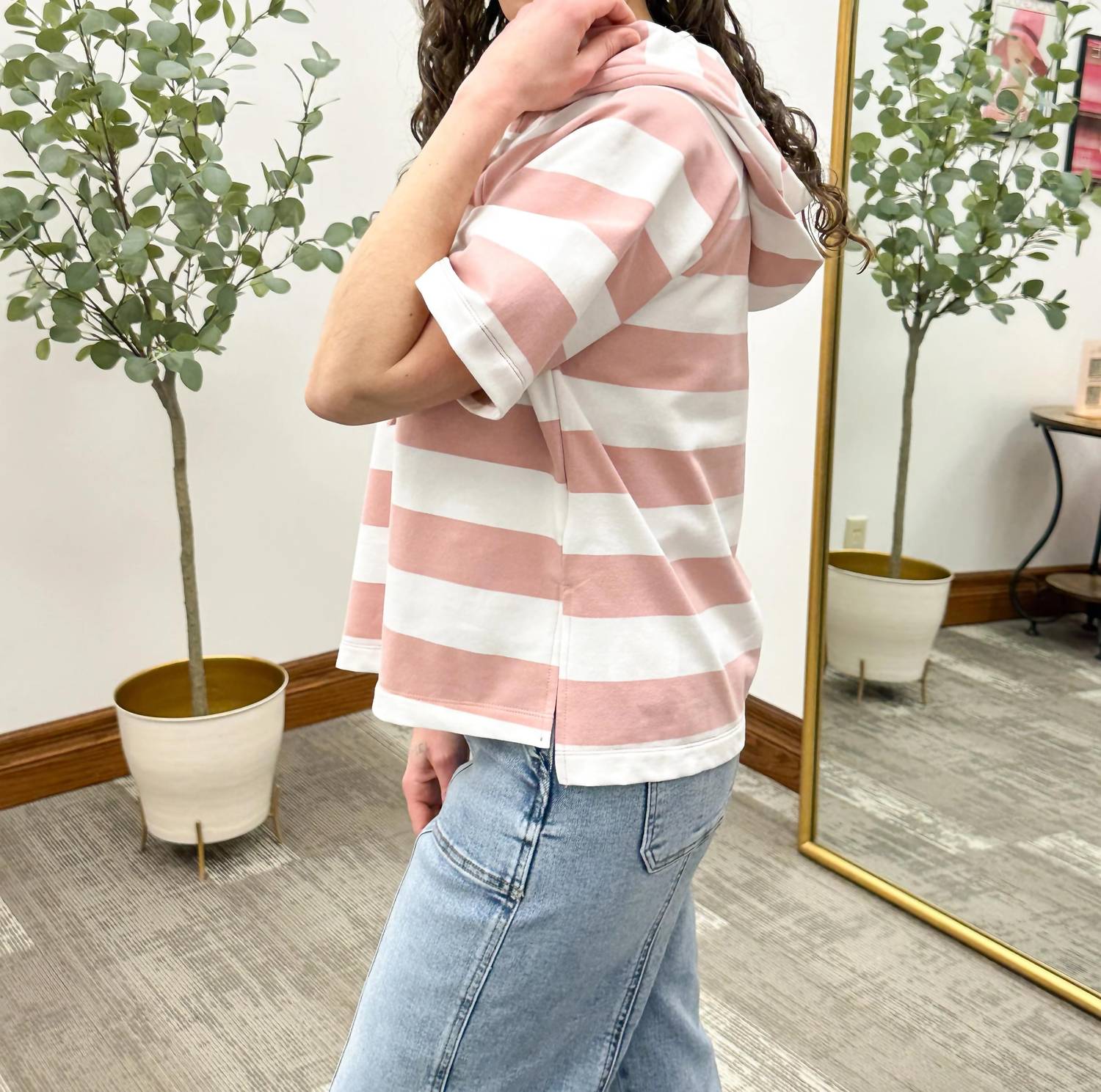Doe And Rae - Striped Short Sleeve Hooded Pullover Top