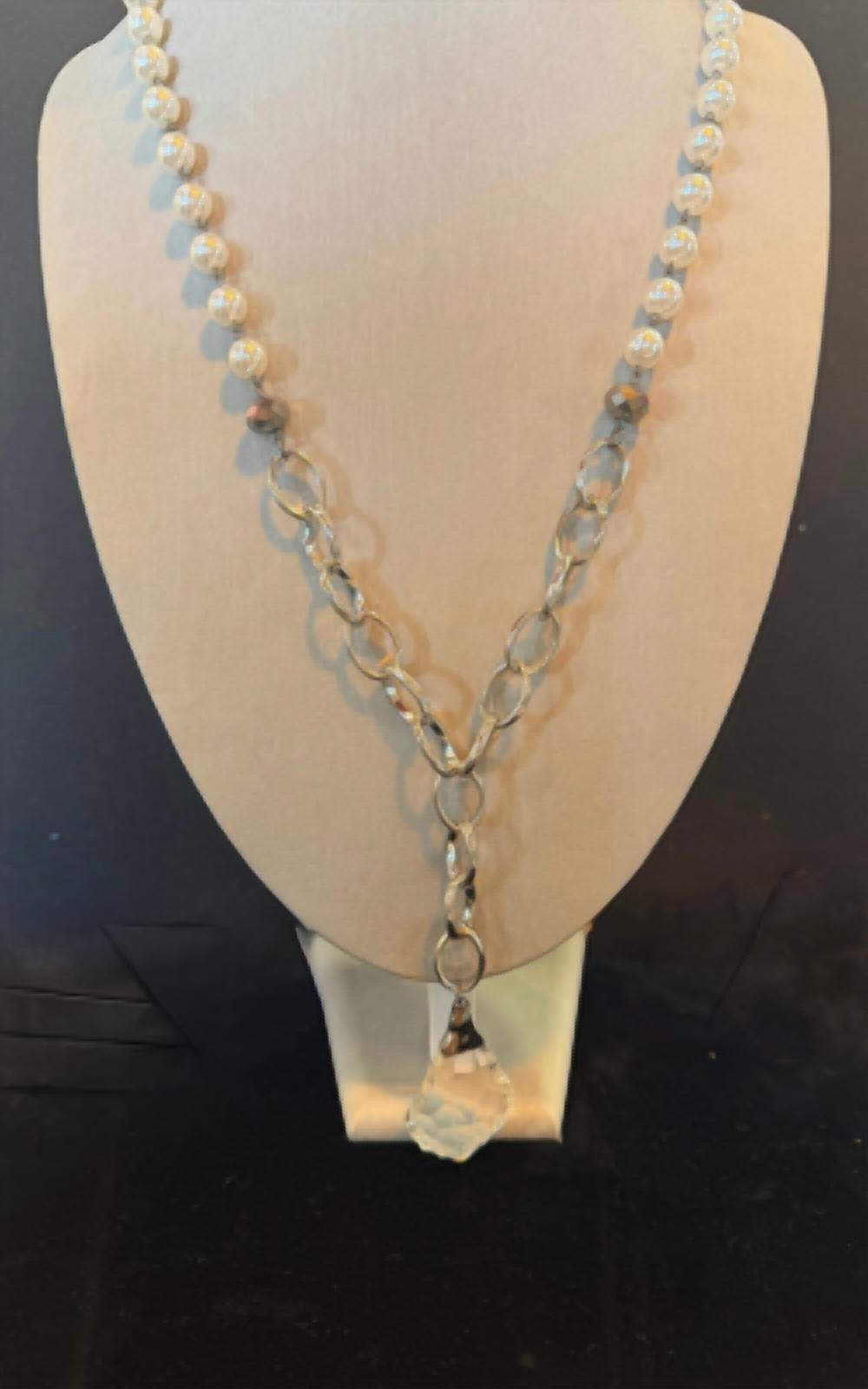 Lost & Found - Pearl necklace with charm