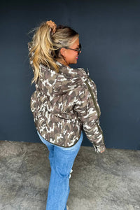 BLAKELEY The Payton Puffer Jacket in camouflage - women's jacket - detail view