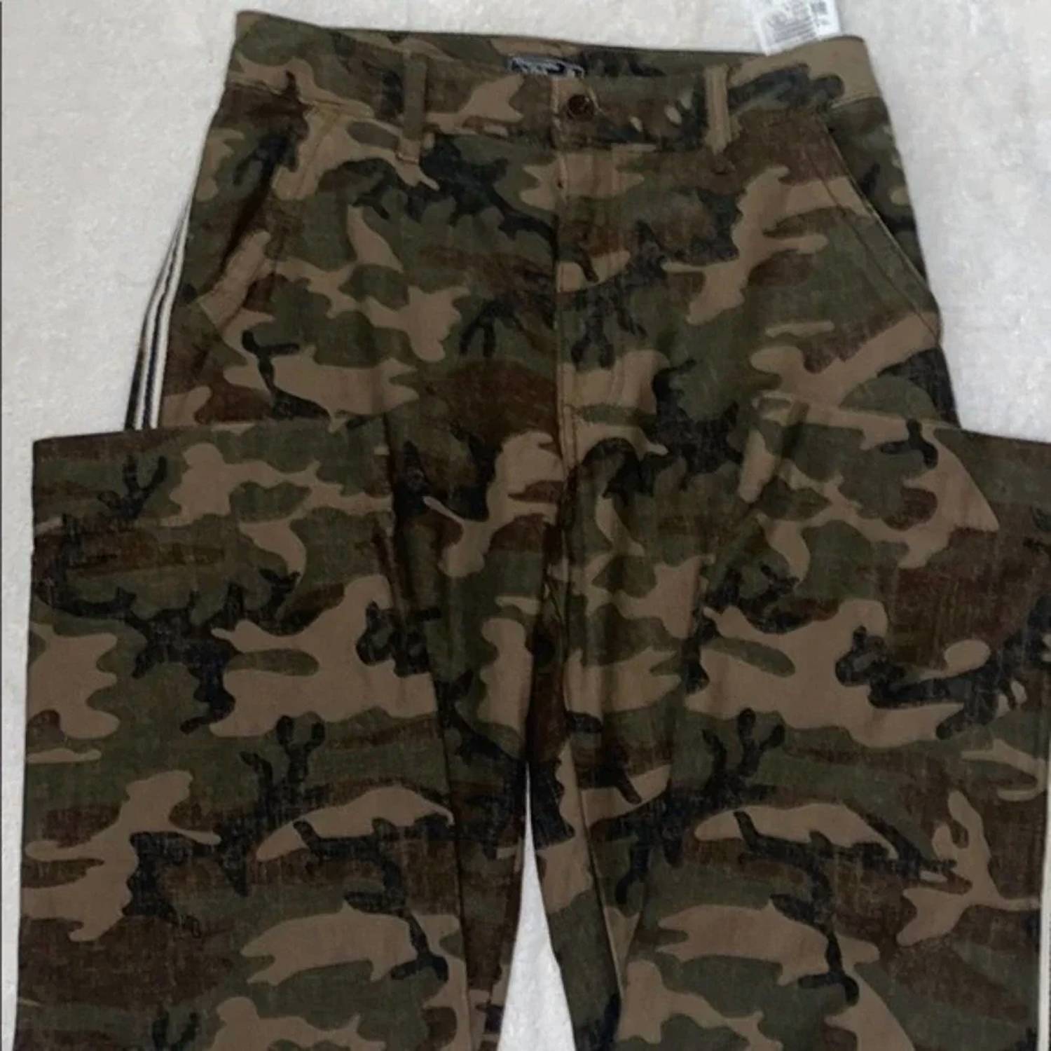 Abercrombie & Fitch - Annie High Rise Camo Straight Ankle Pants