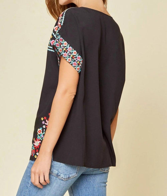 Andree By Unit - Floral Embroidered Top