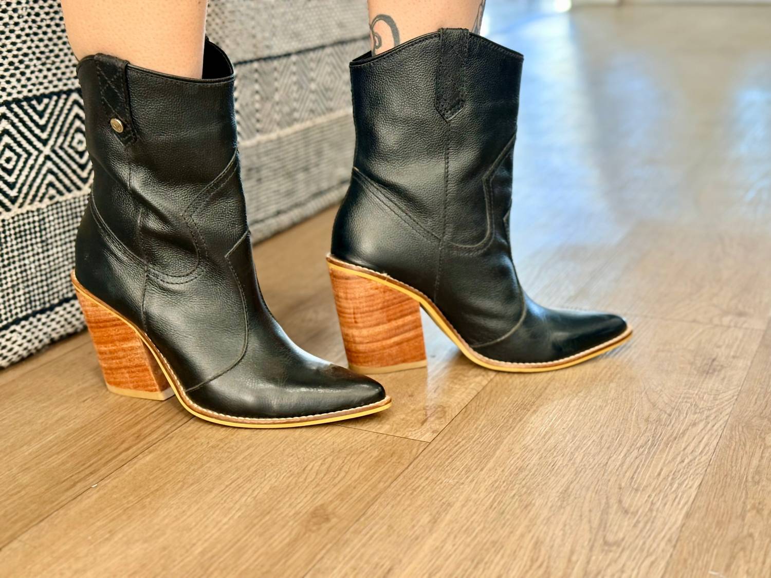 Stivali New York - Women's Chunky Heel Ankle Bootie