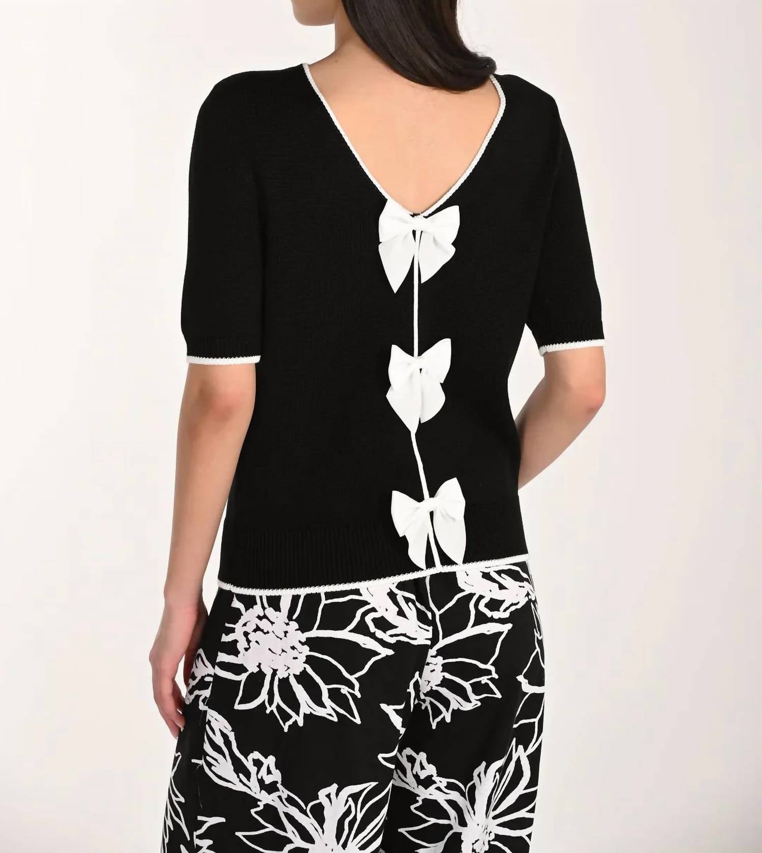 Frank Lyman - Brixton Ribbon Detailing V-neck Top