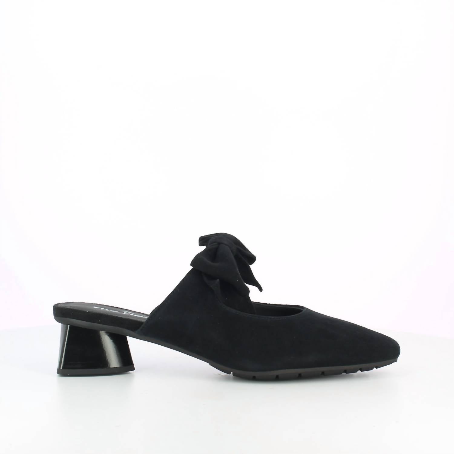 The FLEXX Women's Stacey Sandal in black - women's sandal - detail view