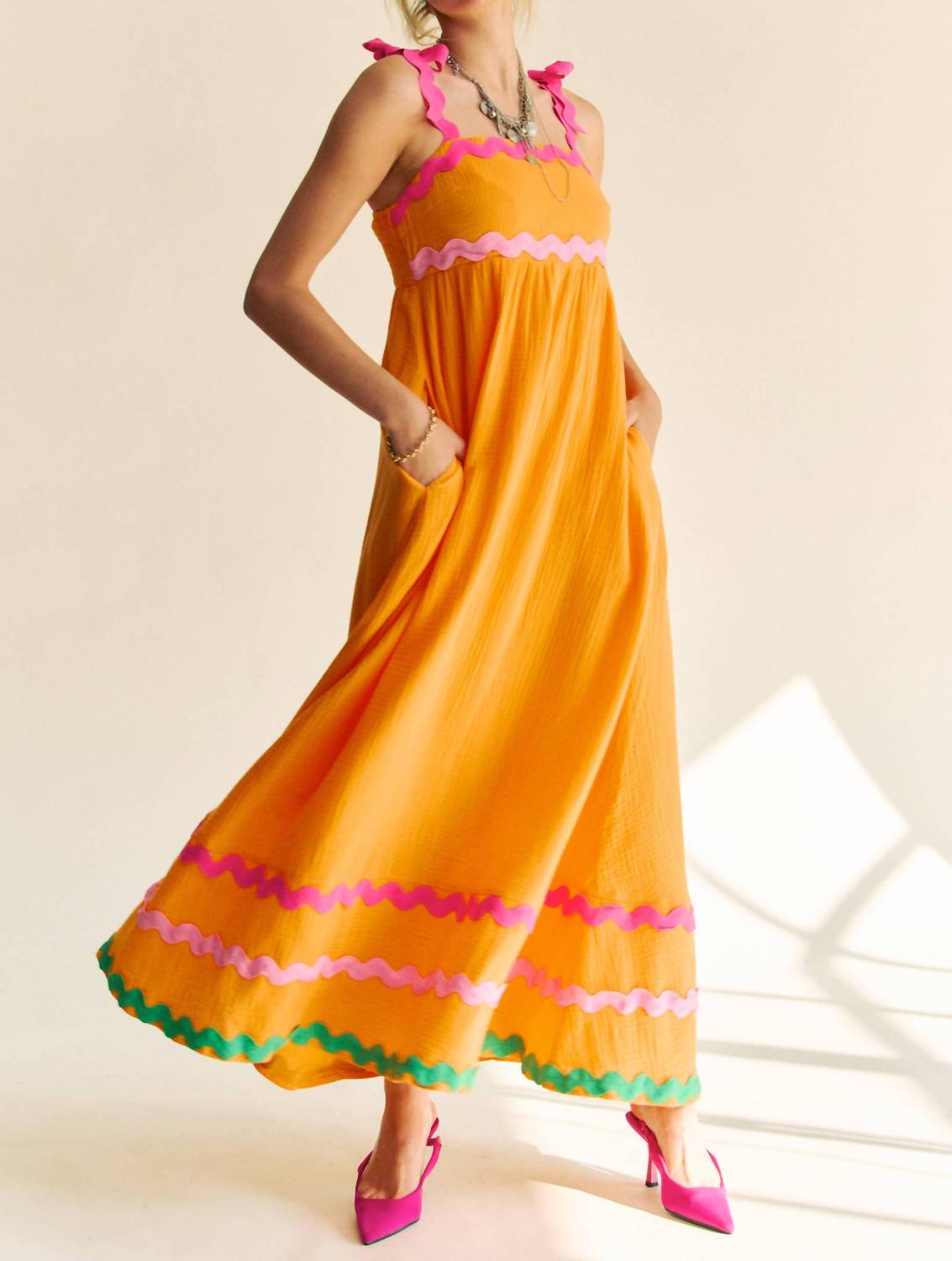 Davi & Dani - DOUBLE GAUZE TIE WAVY TRIM DETAIL MAXI DRESS