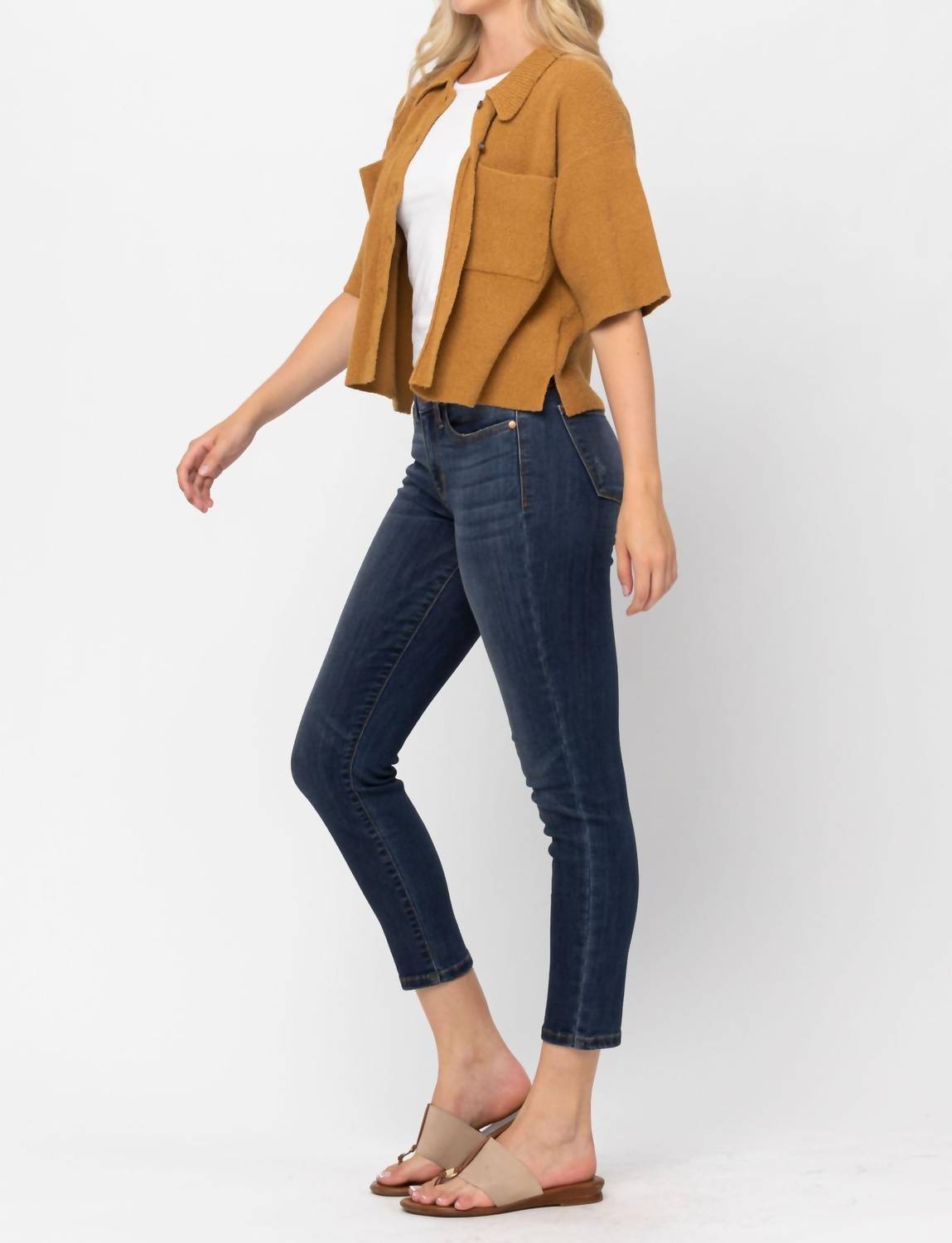 Judy Blue - Mid Rise Cropped Relaxed Fit Jeans