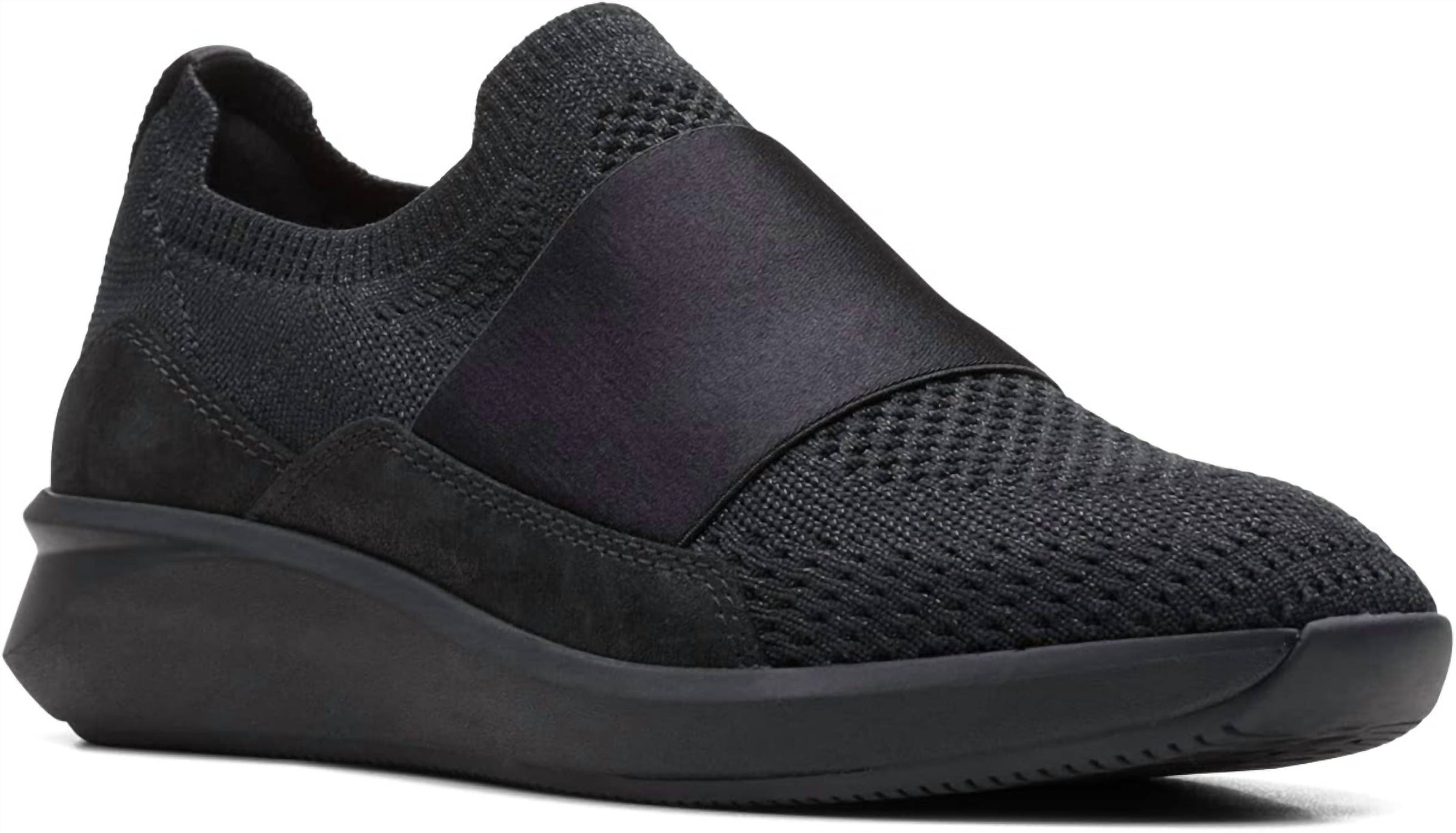 Clarks - Women's Un Rio Knit Slip On Sneakers