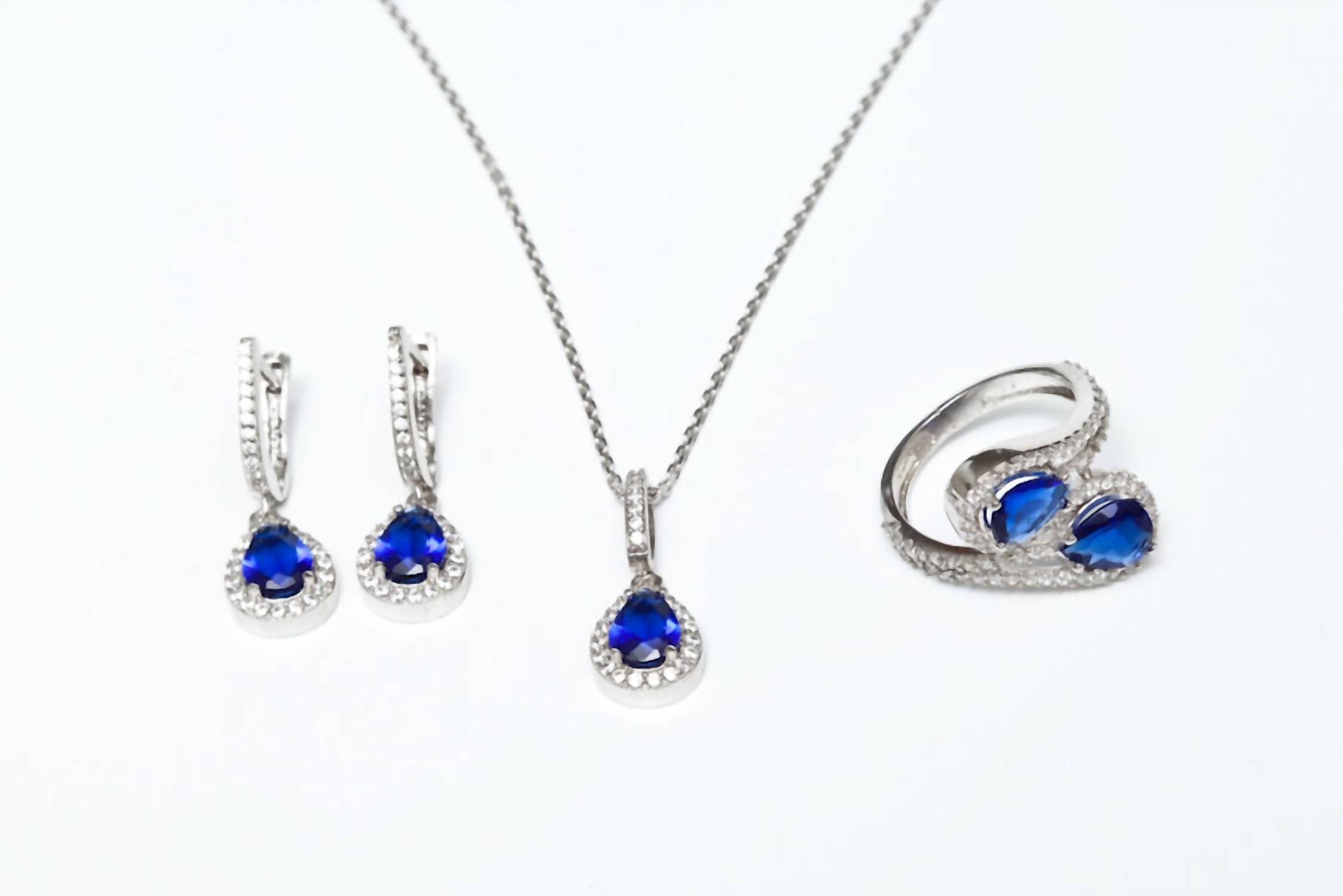 Avenue Chic - Women's Saphire Teardrop Set