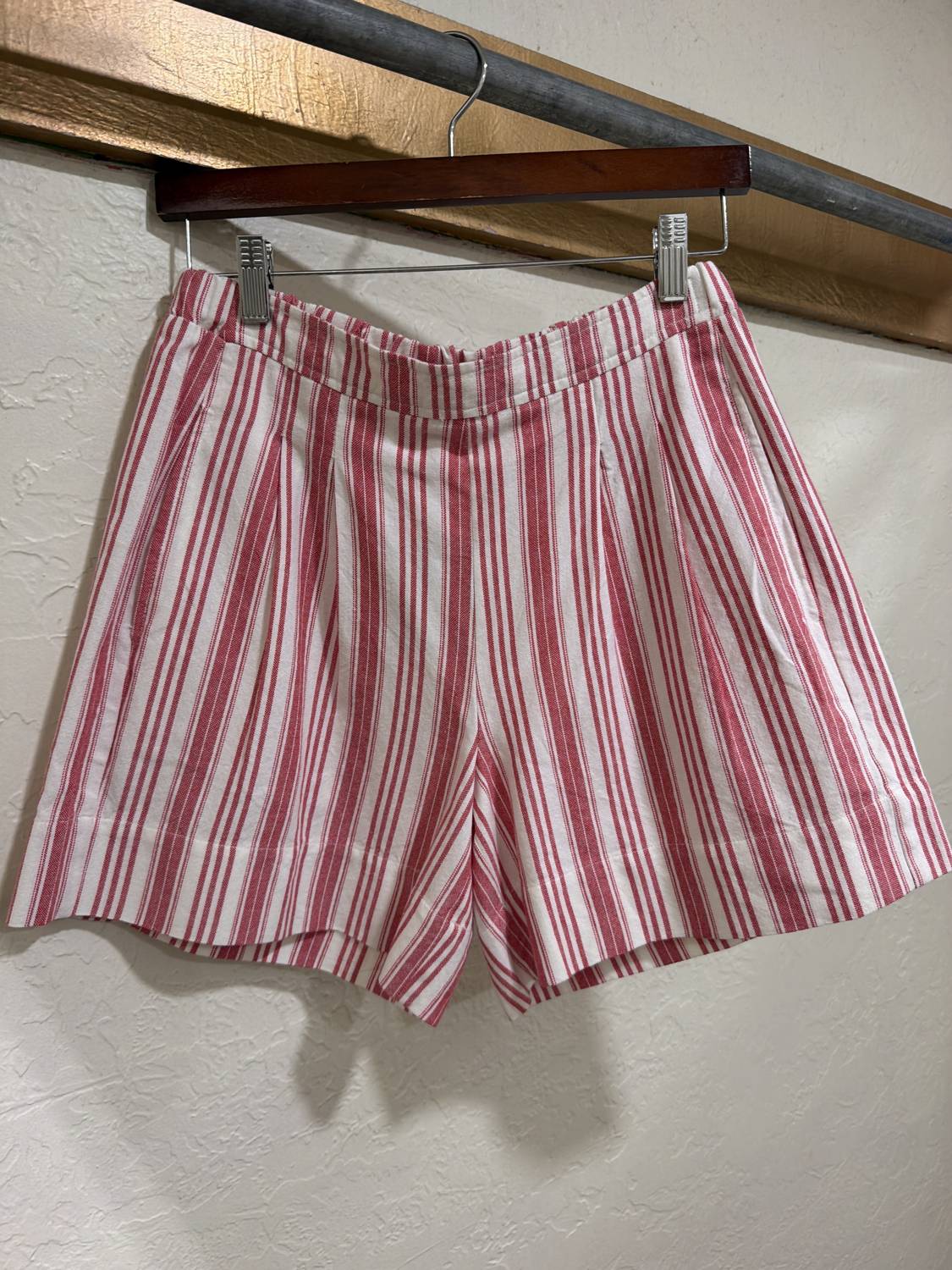 Ivy Jane - red stripe short