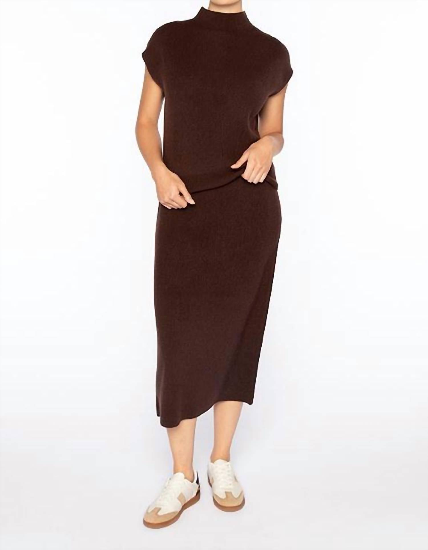 Kinross Women's Rib Skirt in chocolate - women's skirt - detail view