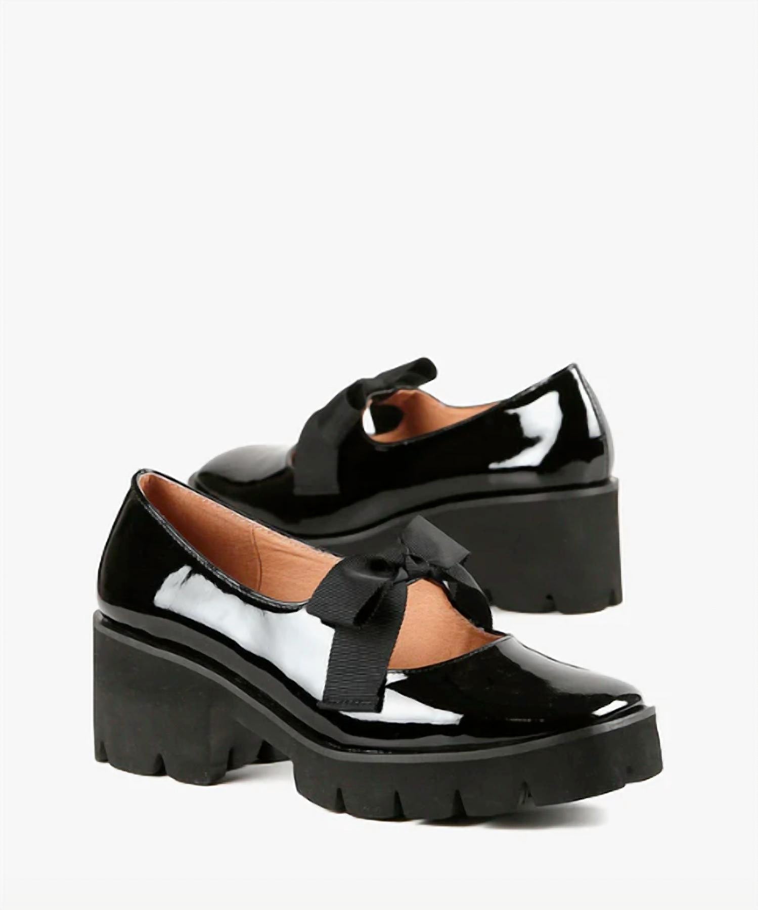 All Black - Women's Tap And Lugg Loafers