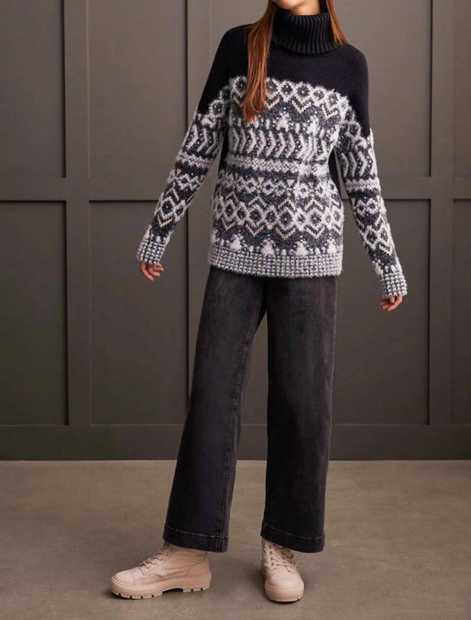 Tribal - T-neck Sweater