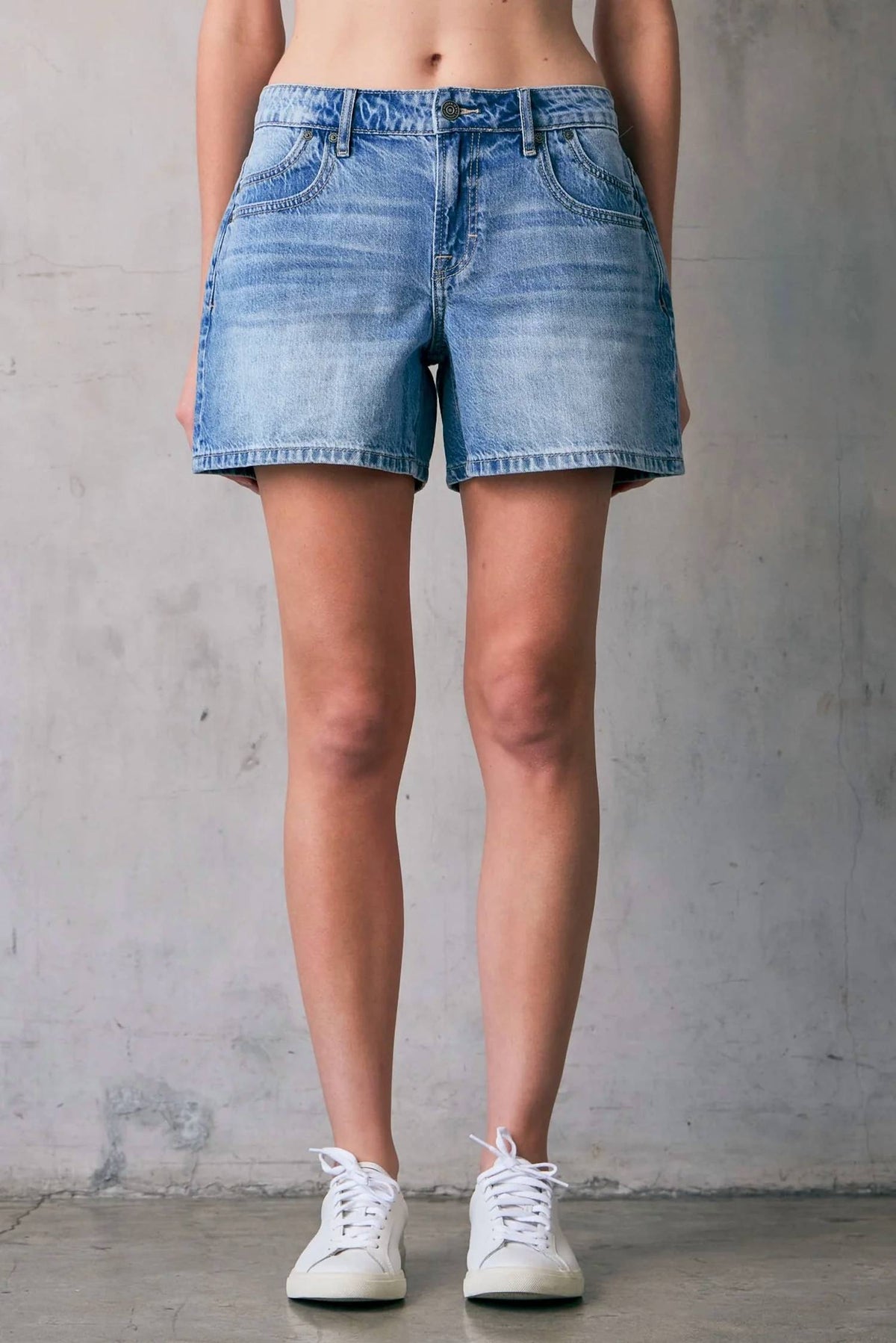 Hidden - Classic Mid-rise Barrel Shorts