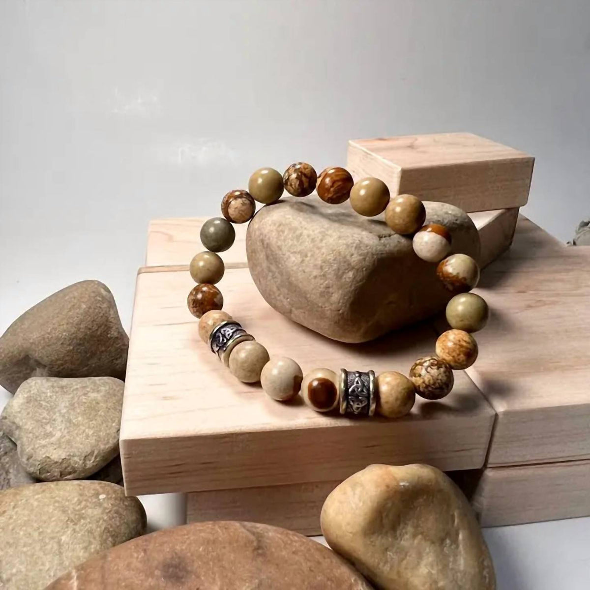 Faire - Unisex - Jasper Trinity Knot Bracelet
