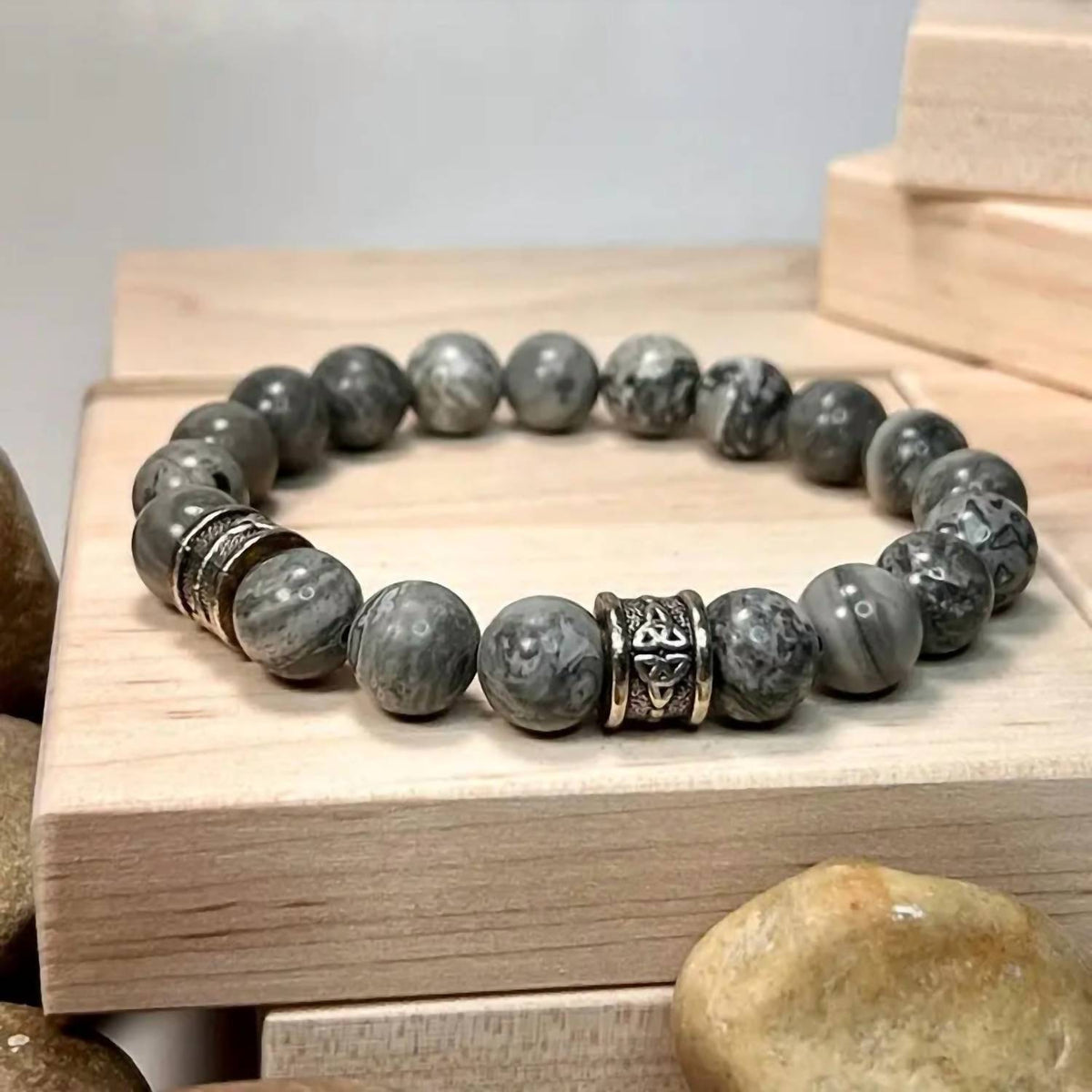 Faire - MAPSTONE JASPER GEMSTONE TRINITY BRACELET