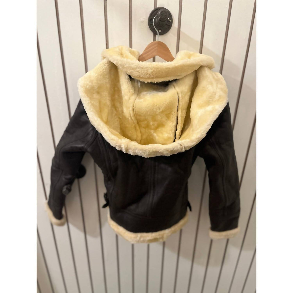 Fan Jackets - Women's Genuine Leather Shearling Jacket
