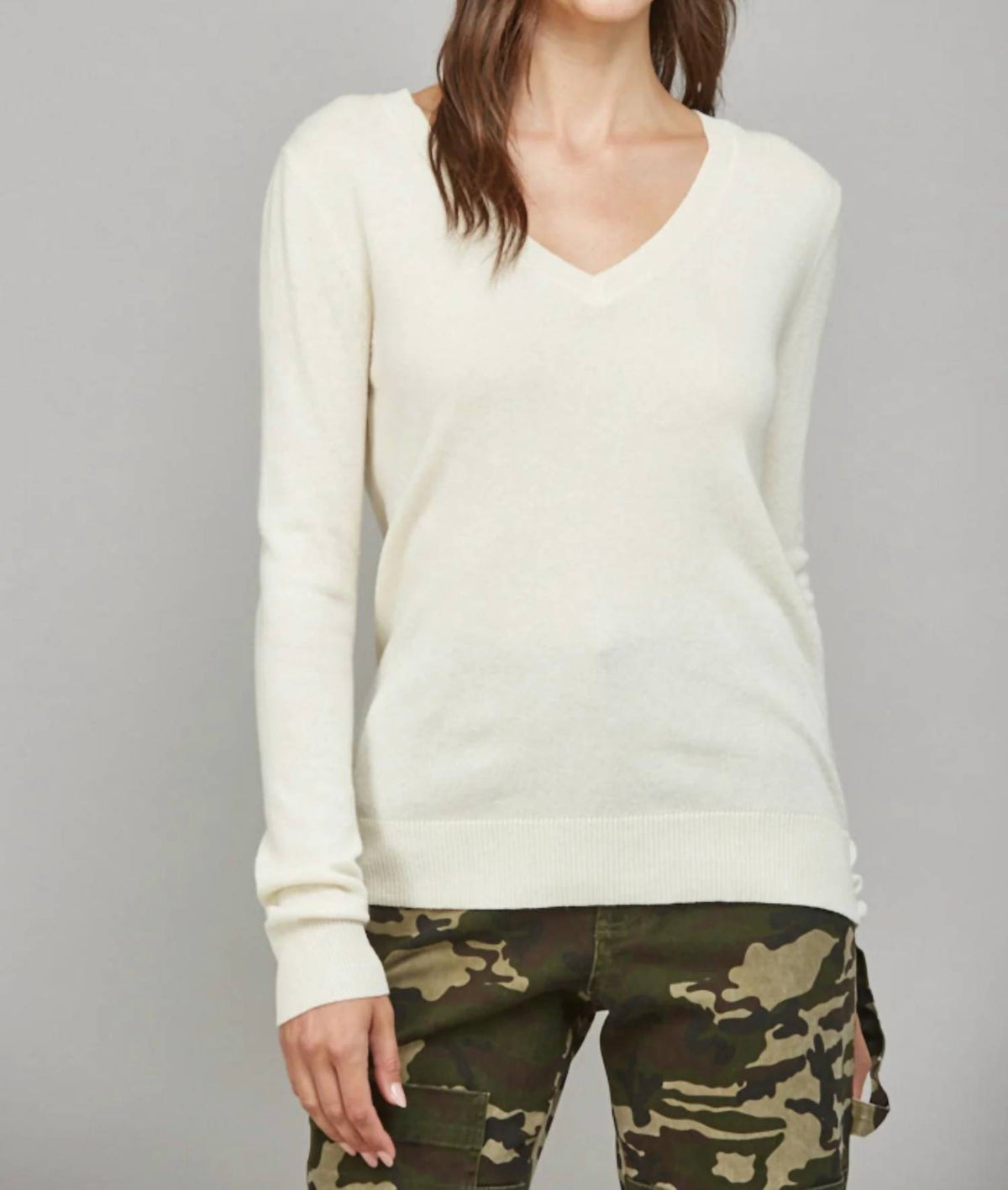 Fate By Lfd - Cynthia Classic V Neck Sweater
