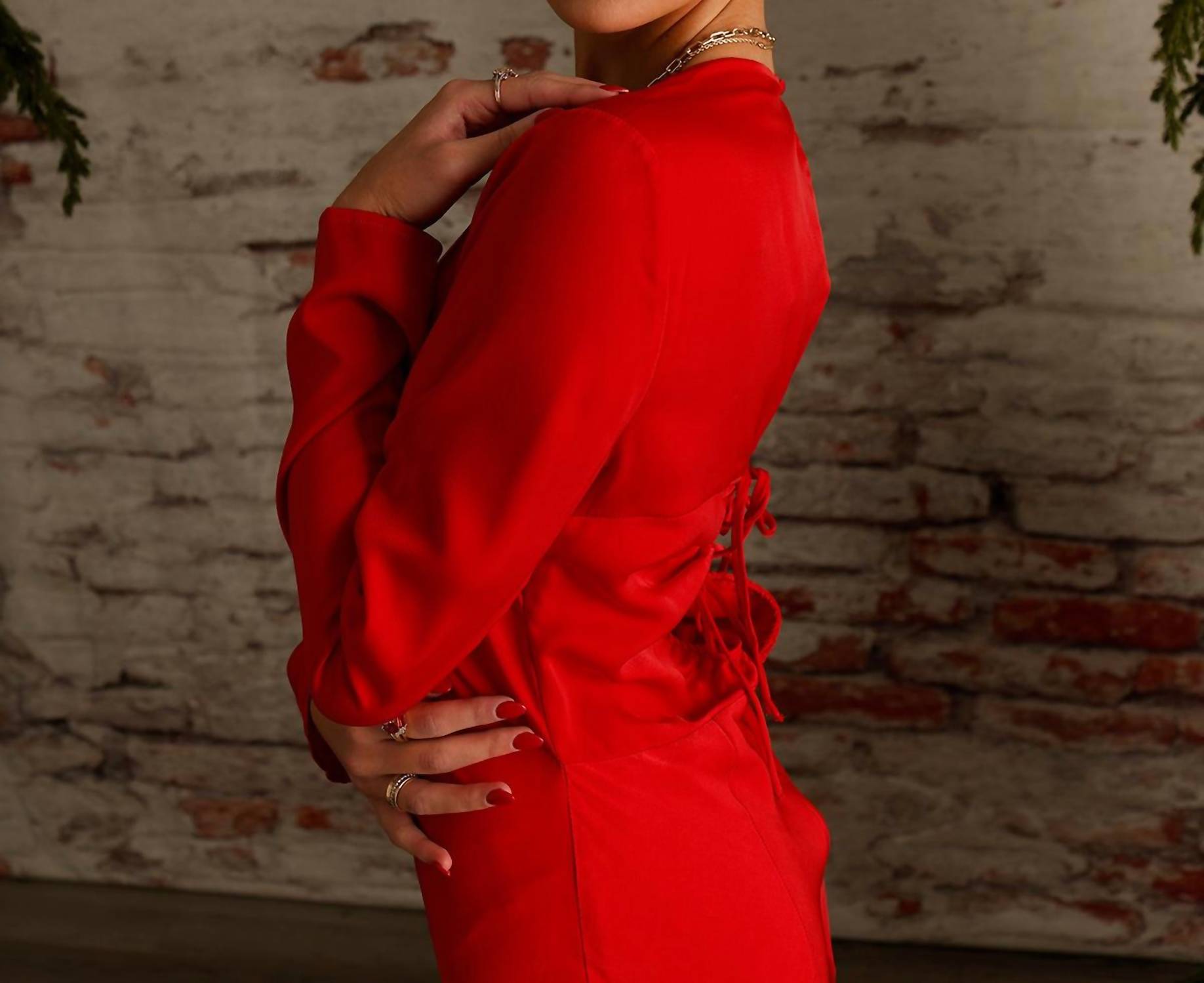 Lucy Paris - Andie Keyhole Back Longsleeve Dress