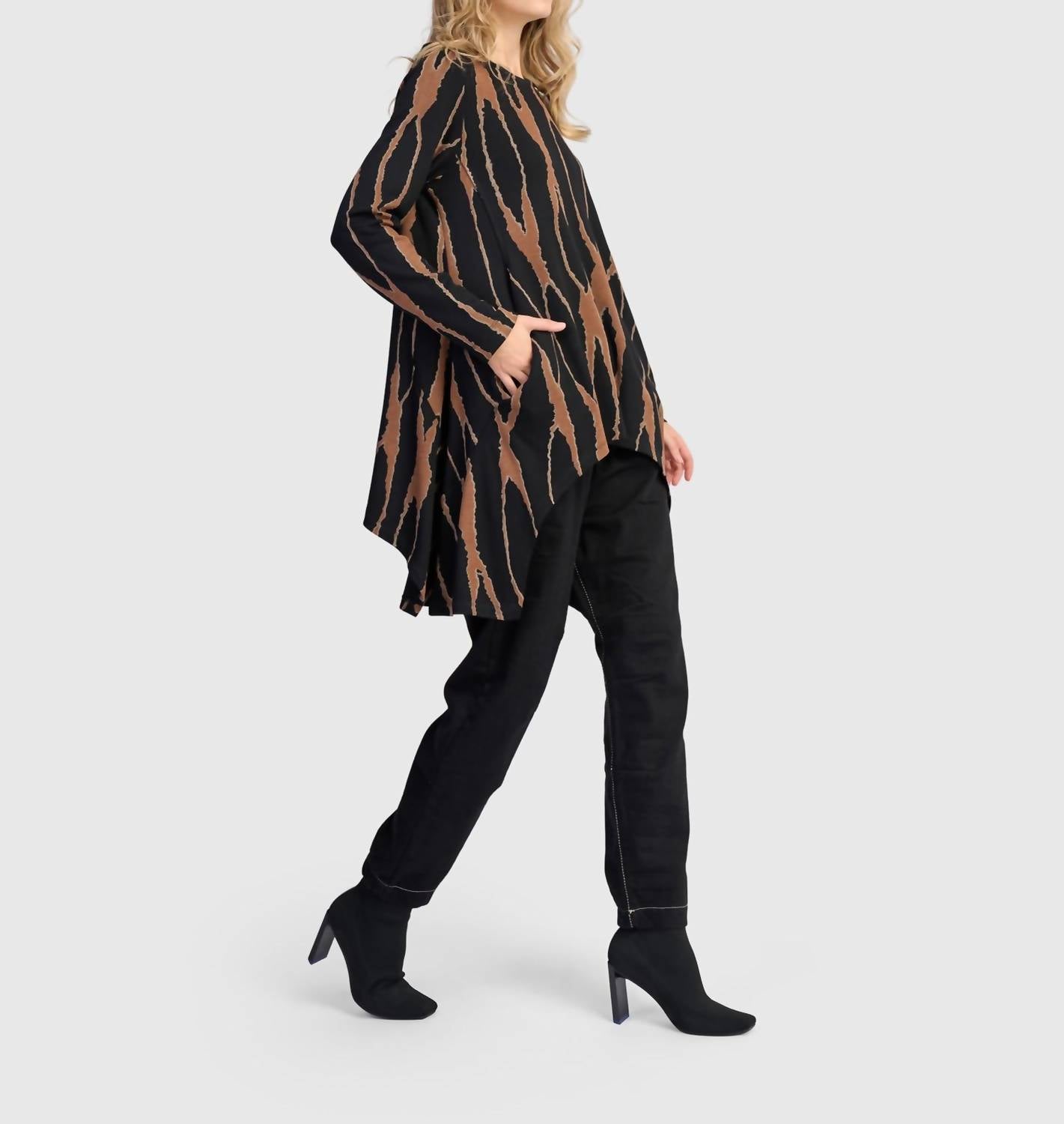 ALEMBIKA Lignette Pockets Top in wood - women's long sleeve top - detail view