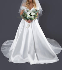 Morilee - Circular Fingetip With Scattered Rhinestones Veil