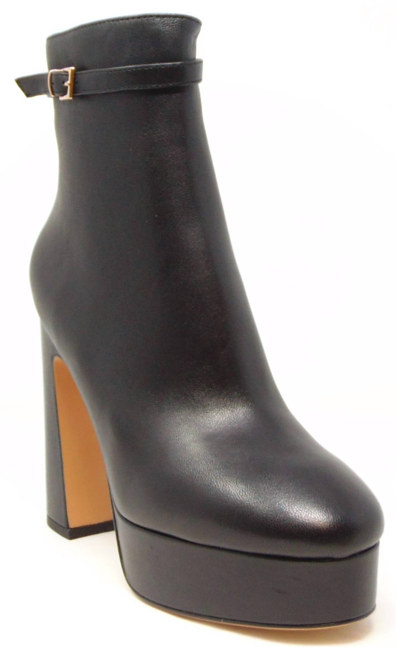LOLA CRUZ Women's Bolbec Heeled Boot in black - women's shoe