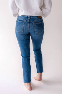 Free People We The Free Oracle Low-rise Slim Straight Jean in sky s the limit - women's jeans - detail view
