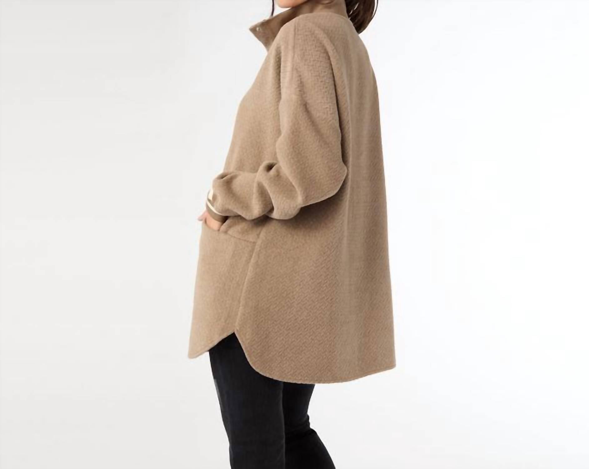 Coco + Carmen - Lindi Loose Fitting Quarter Snap Front Top
